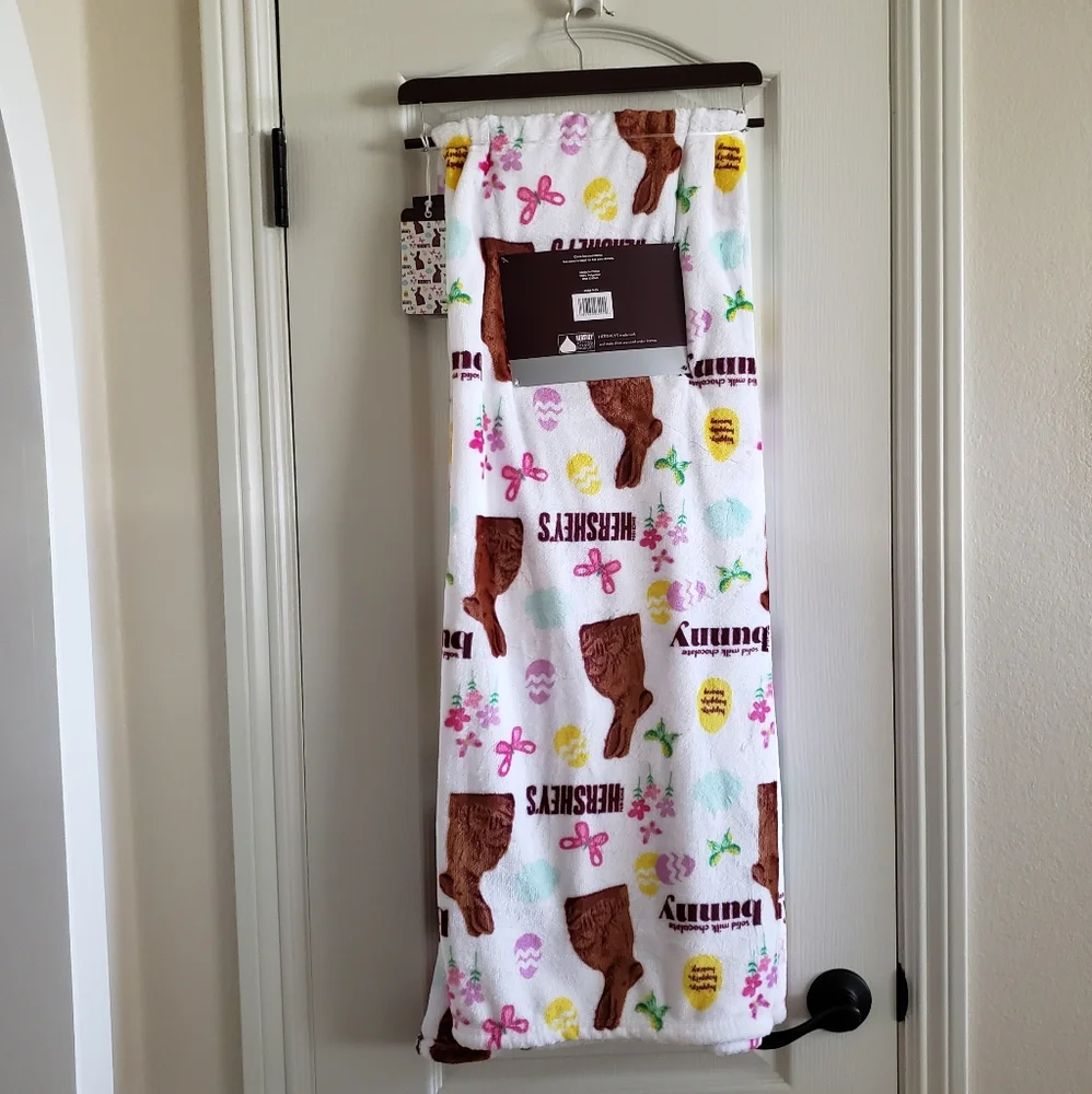 Hershey's Easter Bunny White Oversized Plush Throw Blanket 50x70 NWT